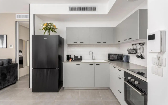 2BDR W parking shirat haneviim - Mamilla Area