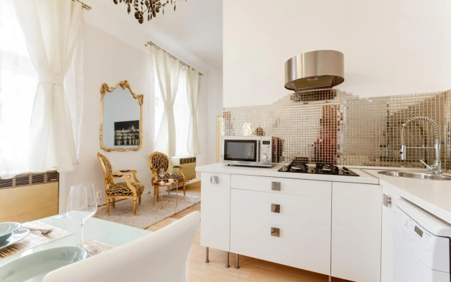 Old Town Royal Apartment With Giant Terrace