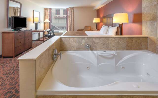 Ramada by Wyndham Niagara Falls/Fallsview