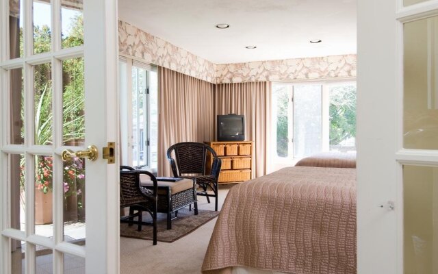 Breezeway Boutique Hotel