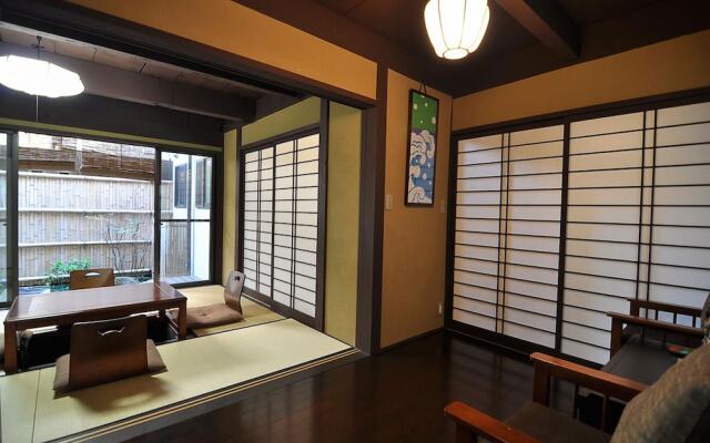 Maeniiya Machiya Inn