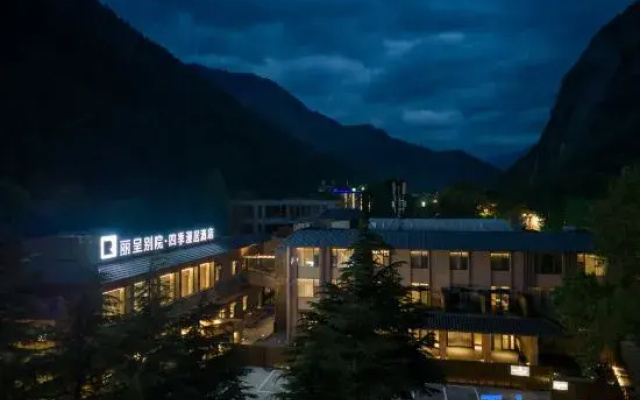 Rezen Retreat · Four Seasons Manju Hotel (Jiuzhaigou Tourist Center)