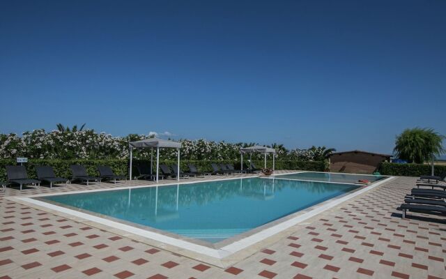 Attractive Apartment Near the Beach and the Clear Blue Sea