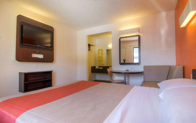 Motel 6 Las Vegas, NV – I-15 Stadium