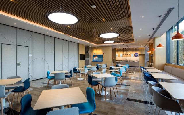 Holiday Inn Express Shanghai Kangqiao by IHG