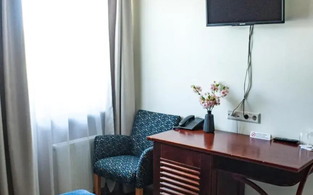 Port Hotel