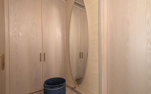 LUX Iconic Views at Palm Tower Suite 4