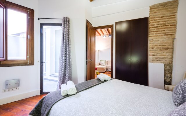 Apartamentos con patio junto a la catedral by Toledo AP