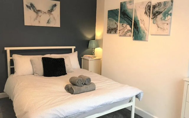 Stylish Modern 3-bed House nr Manchester City ctr