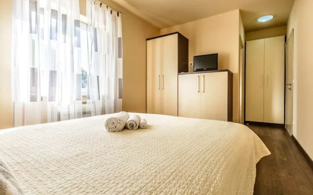 Villa Pave - Six-bedroom Villa With Terrace and Swimming Pool