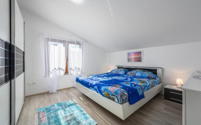 PHAROS house with apartment