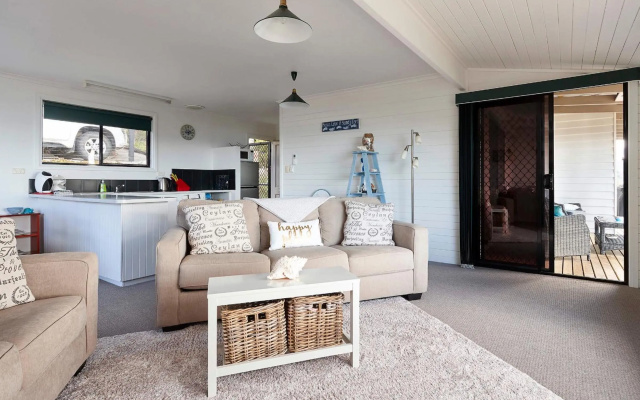 KINGFISHER COTTAGE Beachfront at the Binalong Bay – Guest Rooms – Binalong Bay