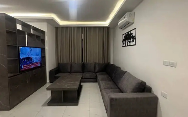 Cozy Home Near All Services 19