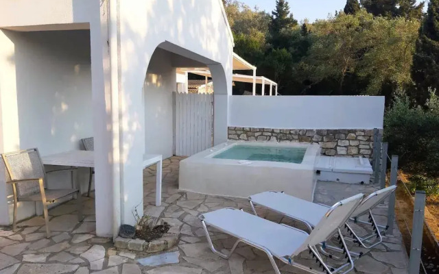 Kirki s Cozy Getaway - Paxoi Getaway w Jacuzzi