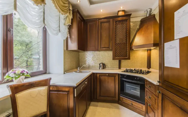 Luxurious Classic Apartment Bessarabka