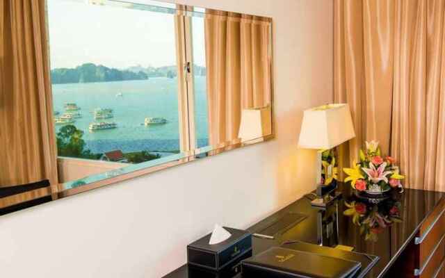 V Spirit Classic Cruises Halong