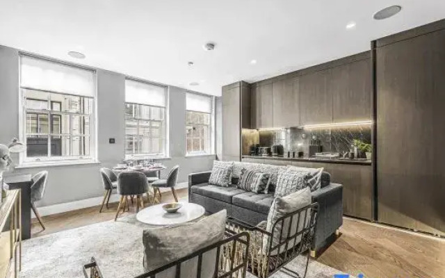 The Legacy Apartment - Soho - by Frankie