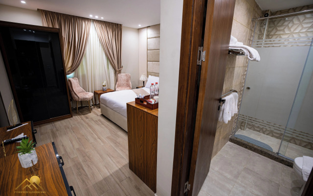 Pyramids Sunrise Inn