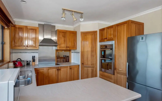 Relax Away - Family Get Away By The Sea