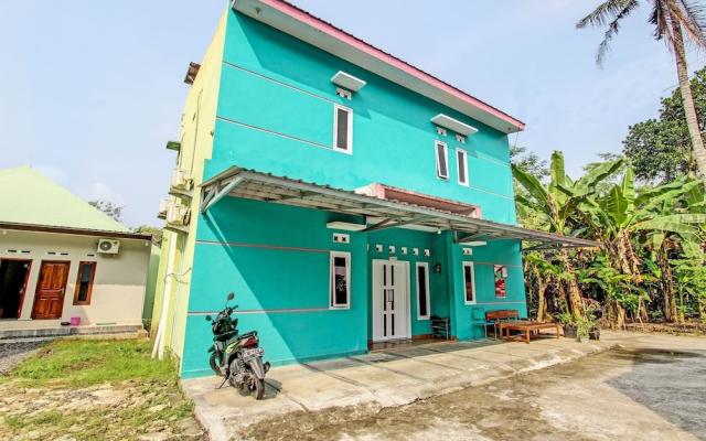 OYO 92521 Guest House Inayah Syariah