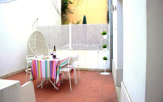ALTIDO Modern 1-bed Apt w/terrace, moments from São Bento Palace