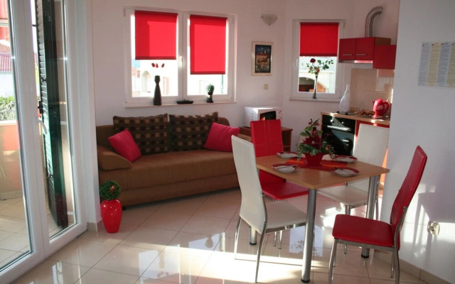 Central - 40m From the Beach - A1