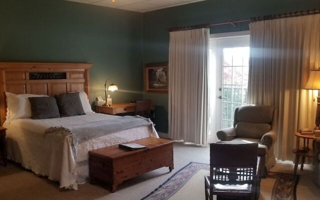 Downtown Guest Quarters Hotel