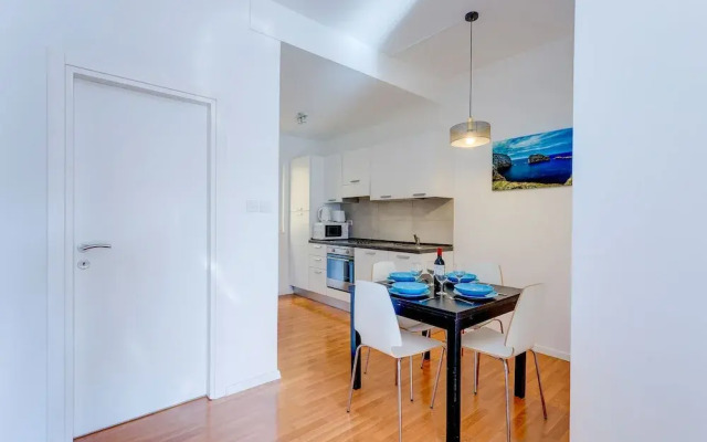 Modern Seaview Apartment, Top Location