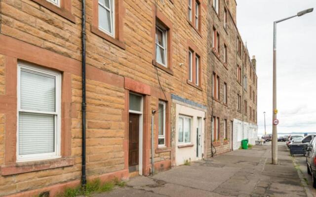 425 Quirky and Charming 2 Bedroom Seaside Apartment in Portobello