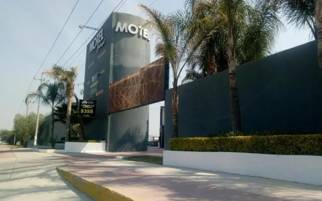 Motel Pedregal Suites