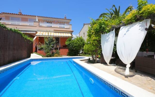 Villa Vista a la Piscina Para 8 Personas en Cambrils