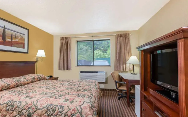 Super 8 La Vale/Cumberland Area