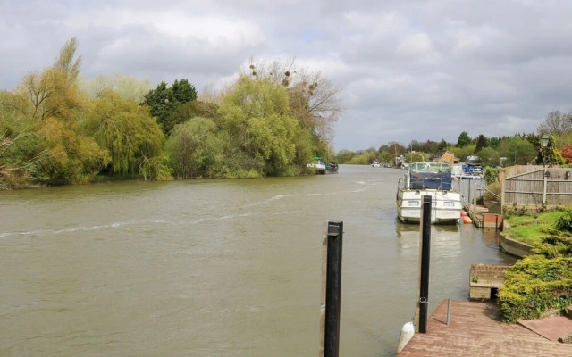 Thames Retreat
