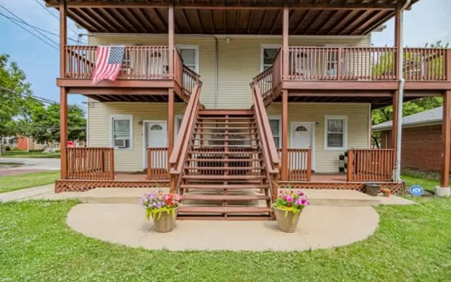 Peaceful One Bedroom Home Near Chicago