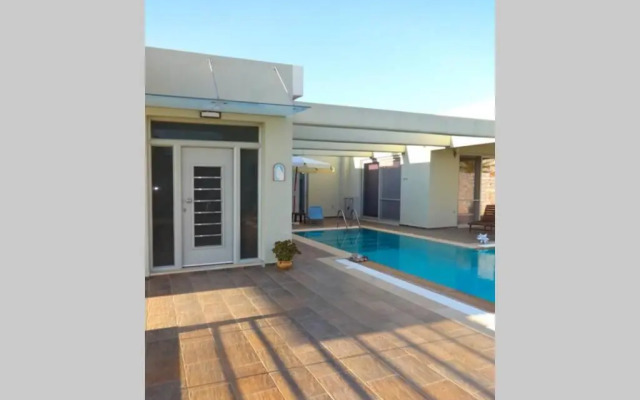 Modern Luxury Villa with Pool, just 5min to sea