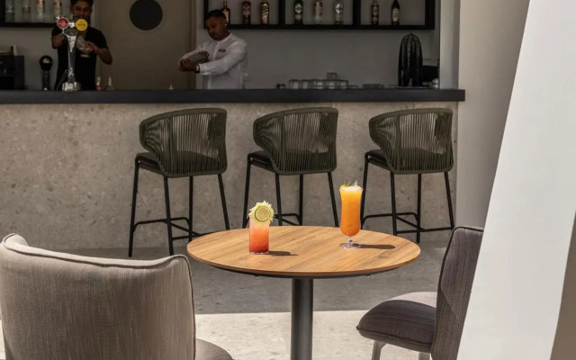 Crown Resorts Horizon Hotel