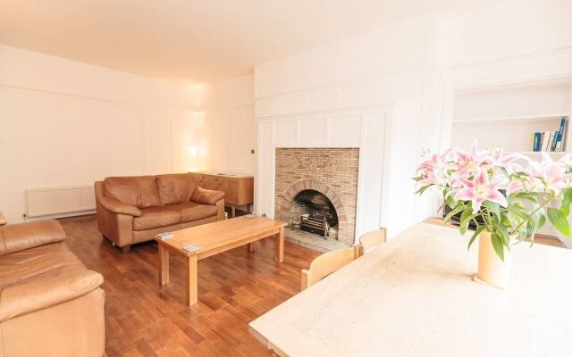 Cosy 2br, City Centre Apartment