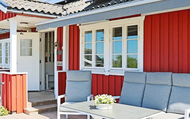 6 Person Holiday Home in Sloinge