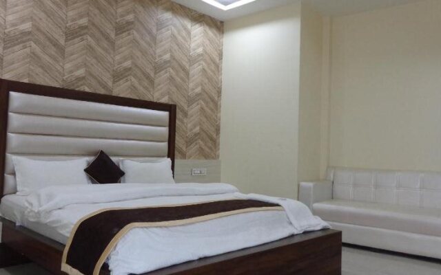Hotel Prakshi Palace