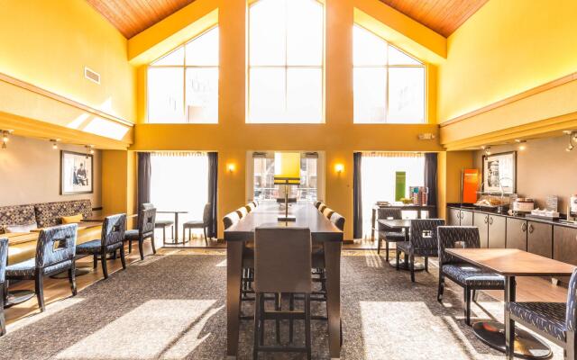 Hampton Inn & Suites Chicago/Hoffman Estates