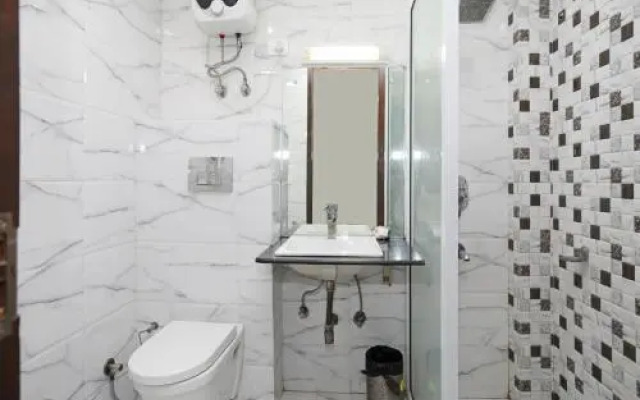 The Signature Hotel By OYO Rooms