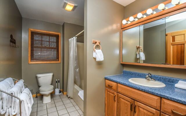 Swimming Bear Lodge 4 Bedroom House