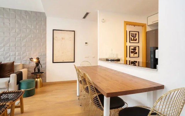 Modern Apartment Near Pl Espa a