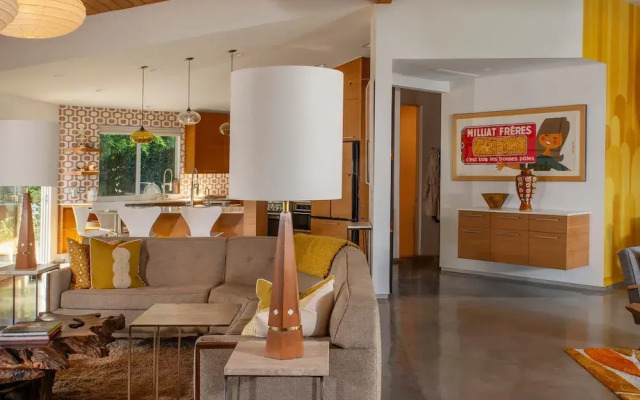 Four Palms in Deepwell Estates