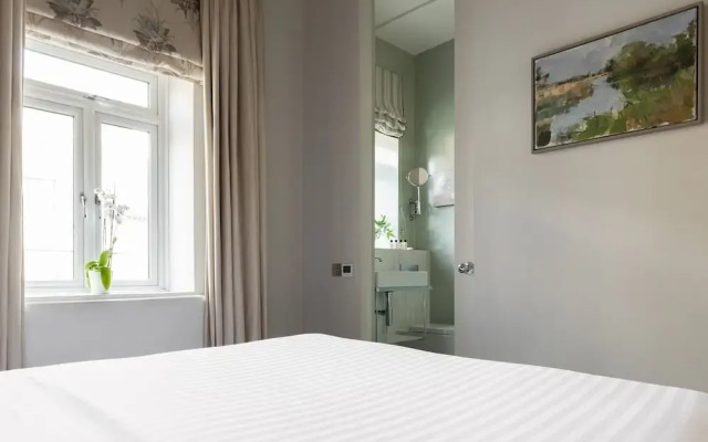Southwell Gardens II by Onefinestay