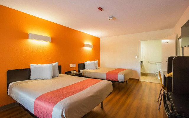 Motel 6 Savannah, GA - Midtown