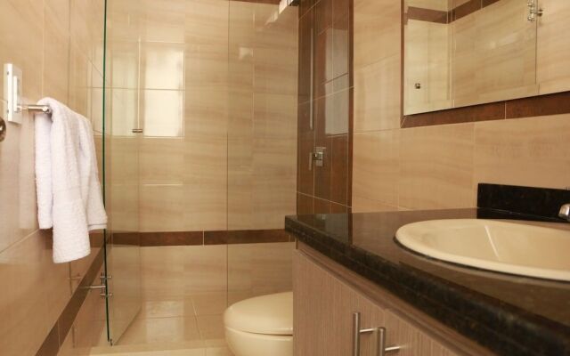 Apartasuites La Flora