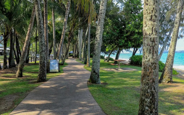 Palm Cove Beach Club 2 Bedroom Apartment