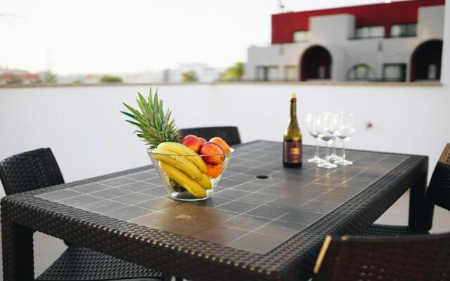 Wonderful Flats with Pool by Host Wise
