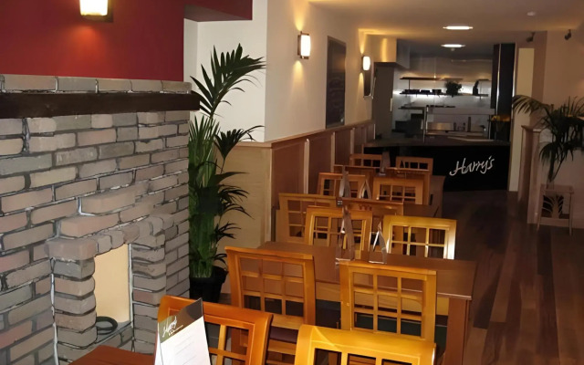 Harry's Hotel, Bar & Bistro